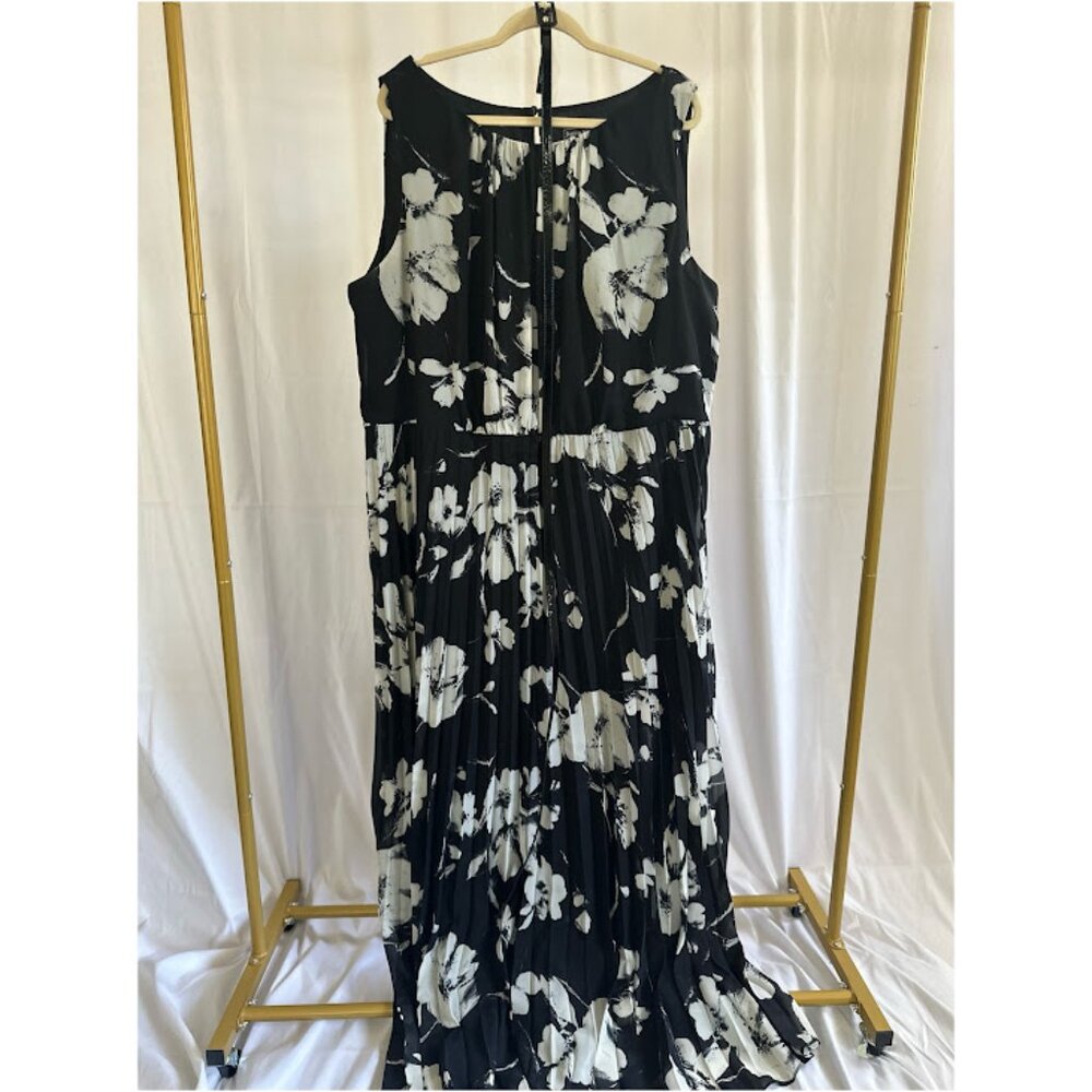 Jessica Howard Black/White Floral Maxi 24W